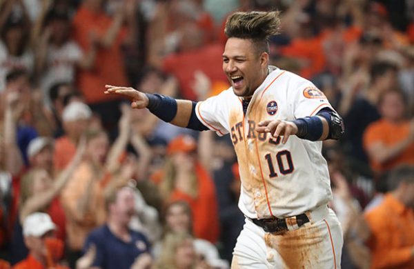 Yuliesky Gourriel, el pelotero cubano que emerge como gran figura de los Astros en la serie frente a los Dodgers. FOTO Reuters