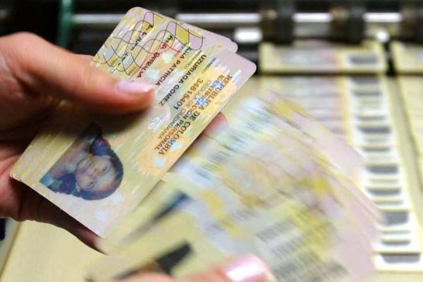 En 8 sencillos pasos, desde la casa o la oficina, se tramita el documento sin costo adicional. Hasta hoy, 5.859 personas lo han hecho y la idea es que se masifique. FOTO Colprensa