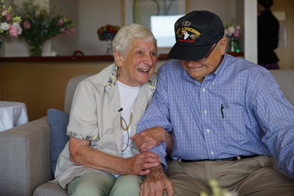 Joyce Morris y Norwood Thomas volvieron a estar juntos luego de 72 años. Todo gracias a los medios de comunicación y a los avances de la tecnología. FOTO CORTESÍA TWITTER DE VIRGINIAN-PILOT
