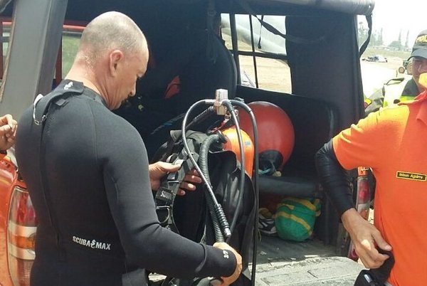Las autoridades buscan el cuerpo sin vida de Juan Manuel Carrillo Vásquez, un reconocido parapentista antioqueño que se lanzó a nadar en el Lago Calima y no volvió a salir. FOTO @TaxistasRed