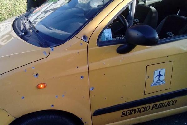 El general Humberto Guatibonza, director de la Policía Nacional, confirmó que la motocicleta bomba dirigida al paso de una caravana de la institución. FOTO Gabriel_Barrera_M @GavoBarreraM