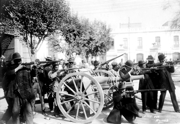 El asesinato del caudillo Francisco Madero en 1913 impulsó a Villa y Zapata a defender sus principios. 