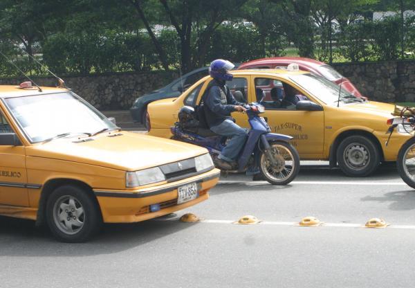 Estoperoles son un peligro para los motociclistas