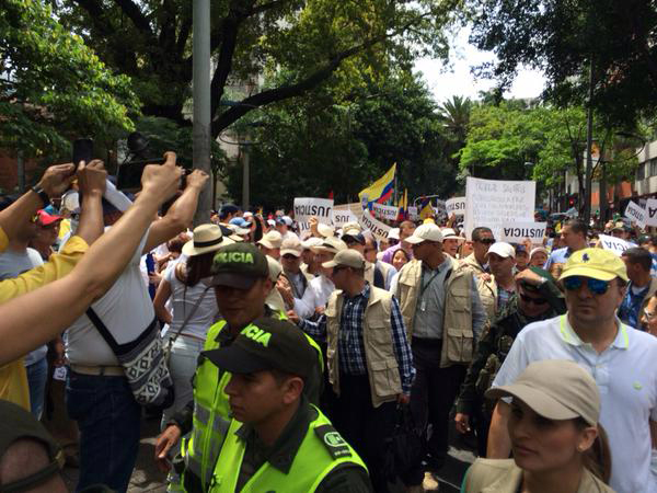 Masiva asistencia a la marcha por la dignidad