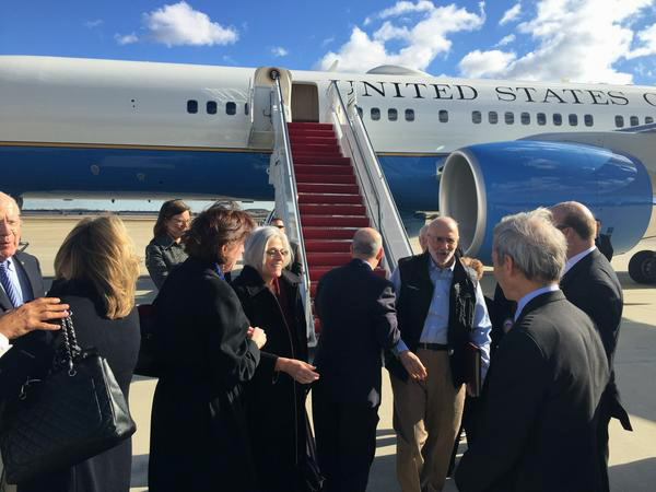 Alan Gross fue liberado este miércoles luego de cinco años por el gobierno cubano. FOTO AP