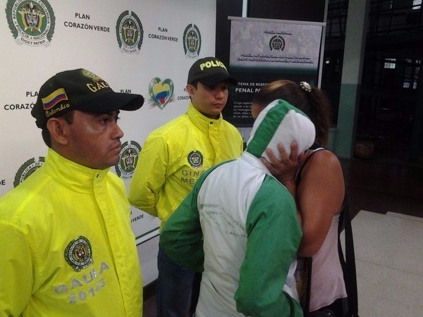 Este fue el reencuentro de la madre con la joven. Foto Cortesía Policía Metropolitana del Valle de Aburrá