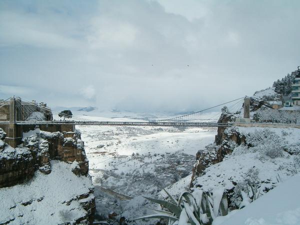 1. Constantina (Argelia).2. Campo de energía solar en Ruanda. 3. Johannesburgo (Sudáfrica). FOTO CORTESÍA TWITTER