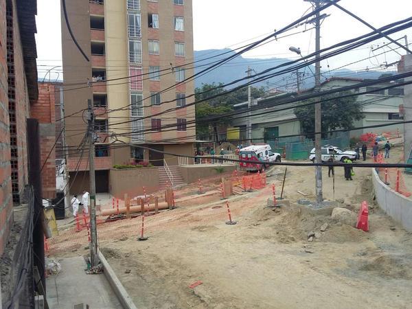 Desde el piso 19 de esta edificación cayó el menor de edad en la mañana de este martes. FOTO CORTESÍA NOTICIAS TELEMEDELLÍN