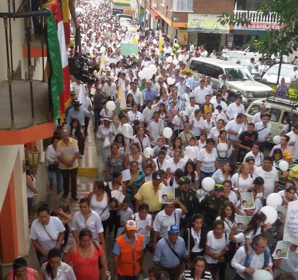 Los habitantes marcharon por el asesinato de un niño de siete años que fue hallado desmembrado en La Vega, Cundinamarca. FOTO Jorge Sanabria Matiz @JorgeSanabria11