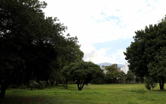 Este es el lote, contiguo a la clínica Las Américas, donde se construirá el centro comercial. FOTO Julio César Herrera