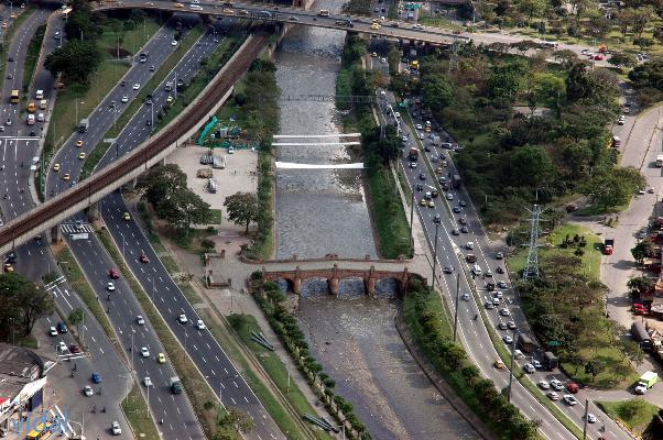 Hasta el sector del puente Guayaquil irá el primer tramo que se construirá en 2015. FOTOS CORTESÍA-DONALDO ZULUGA