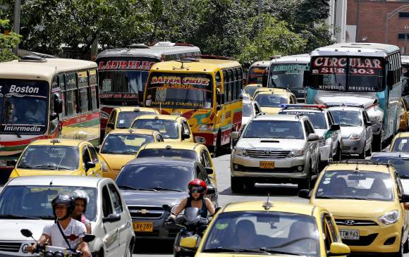En un futuro, los buses que transiten por las vías que ingresan al centro serán de gas o eléctricos. FOTO juan antonio sánchez