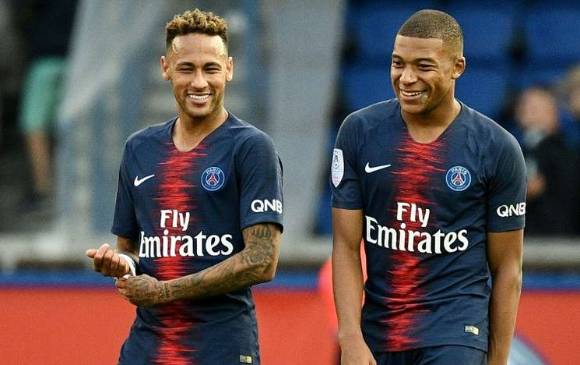 En el Instagram de la empresa Indesign Gold figuran fundas doradas con los nombres de Neymar y Mbappé. FOTO: @INDESIGNGOLD