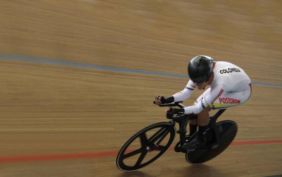 Eduardo Estrada volvió a la pista con sed de triunfo. Hace parte del equipo de la persecución que competirá en la Copa Mundo en Nueva Zelanda. FOTO cortesía éder garcés-fedeciclismo