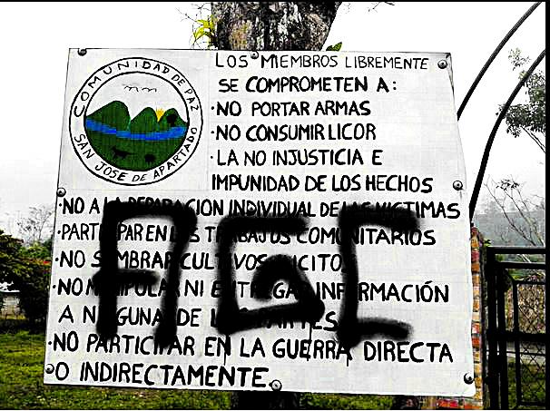 Amanecer con paredes rayadas por quienes los consideran sus enemigos fue lo que vieron los habitantes del corregimiento San José de Apartadó. foto qhubo 