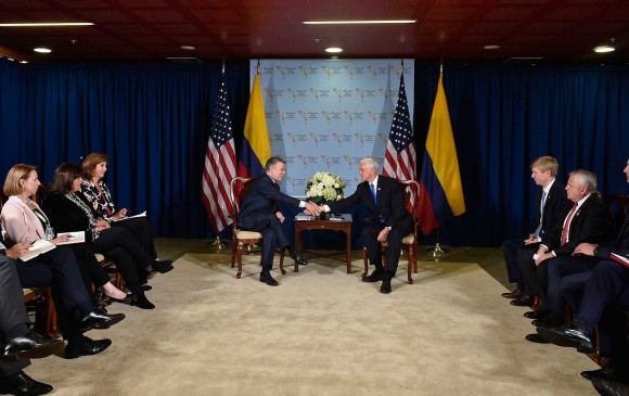 En la VIII Cumbre de las Américas, en Perú, el presidente Juan Manuel Santos tuvo un encuentro bilateral con el vicepresidente de EE. UU., Mike Pence. Foto: Cortesía Presidencia.