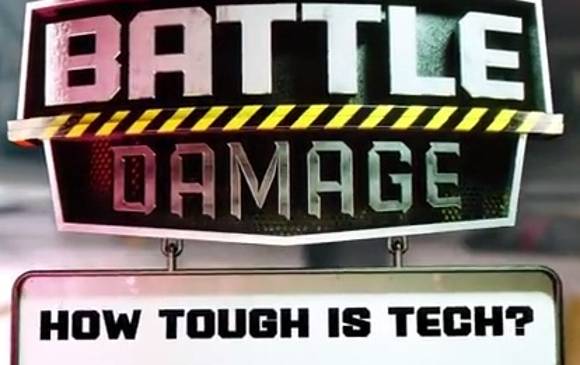 El canal de Youtube Wired tiene una serie de videos llamada ‘Batalla del daño’ en la que se mide la resistencia de diferentes equipos tecnológicos. 