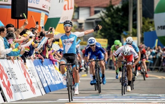 La celebración de Edwin Ávila en la tercera etapa del Tour de Taiwán. FOTO TOMADA DE TWITTER