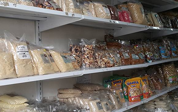 Los amantes del mundo fitness pueden encontrar leche de almendras en caja a 7.000 pesos el litro.