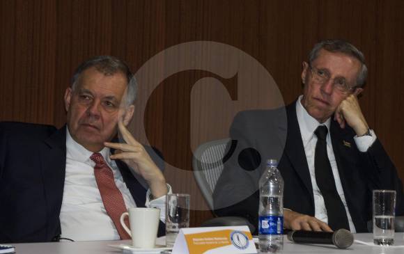 El procurador Alejandro Ordóñez y el senador Navarro Wolff participaron en un conversatorio sobre el proceso de paz. FOTO Jaime Pérez