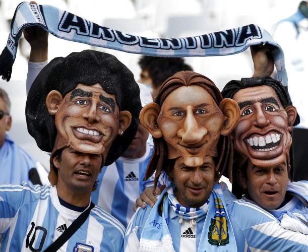 REUTERS - Ni Maradona, ni Messi, ni Tévez pusieron evitar la estrepitosa caída del seleccionado Argentino ante la agresiva Alemania.
