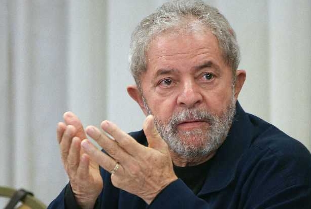 Simpatizantes anónimos también han llenado las redes sociales de felicitaciones y misivas de cariño con la etiqueta #LulaEterno y #LulaDay. FOTO AP