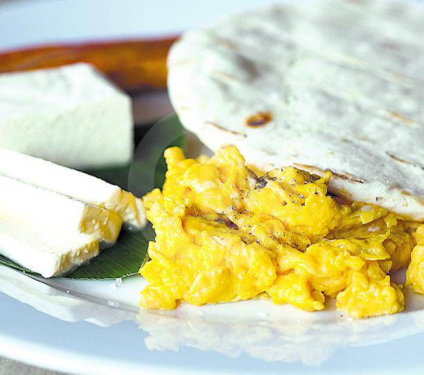 Los huevos y la arepa no pueden faltar en el desayuno de los colombianos. FOTO Edwin Bustamante