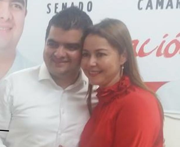 Janeth Ortiz, primera dama de Caldas, en un acto de campaña del candidato Julián Bedoya.