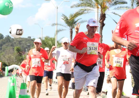 Esteban Jaramillo y Sebastián Salazar - Más de 10 mil competidores se dieron cita en esta histórica cita deportiva que se corría en las modalidades de 5, 10, 21 y 42 kilómetros.