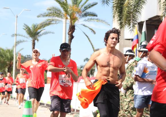 Esteban Jaramillo y Sebastián Salazar - Más de 10 mil competidores se dieron cita en esta histórica cita deportiva que se corría en las modalidades de 5, 10, 21 y 42 kilómetros.
