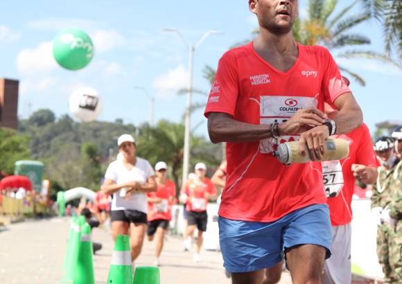 Esteban Jaramillo y Sebastián Salazar - Más de 10 mil competidores se dieron cita en esta histórica cita deportiva que se corría en las modalidades de 5, 10, 21 y 42 kilómetros.