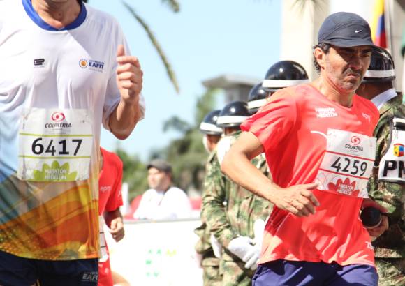 Esteban Jaramillo y Sebastián Salazar - Más de 10 mil competidores se dieron cita en esta histórica cita deportiva que se corría en las modalidades de 5, 10, 21 y 42 kilómetros.