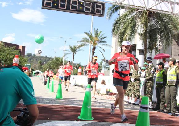 Esteban Jaramillo y Sebastián Salazar - Más de 10 mil competidores se dieron cita en esta histórica cita deportiva que se corría en las modalidades de 5, 10, 21 y 42 kilómetros.
