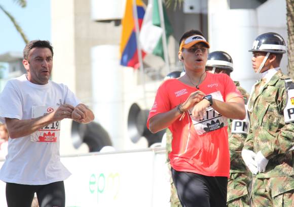 Esteban Jaramillo y Sebastián Salazar - Más de 10 mil competidores se dieron cita en esta histórica cita deportiva que se corría en las modalidades de 5, 10, 21 y 42 kilómetros.