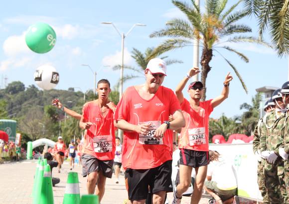 Esteban Jaramillo y Sebastián Salazar - Más de 10 mil competidores se dieron cita en esta histórica cita deportiva que se corría en las modalidades de 5, 10, 21 y 42 kilómetros.