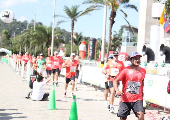 Esteban Jaramillo y Sebastián Salazar - Más de 10 mil competidores se dieron cita en esta histórica cita deportiva que se corría en las modalidades de 5, 10, 21 y 42 kilómetros.