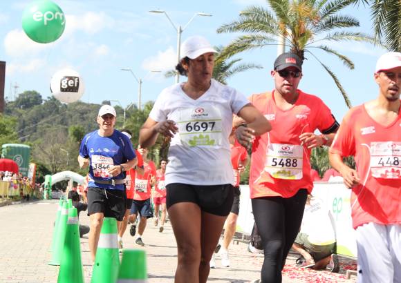Esteban Jaramillo y Sebastián Salazar - Más de 10 mil competidores se dieron cita en esta histórica cita deportiva que se corría en las modalidades de 5, 10, 21 y 42 kilómetros.