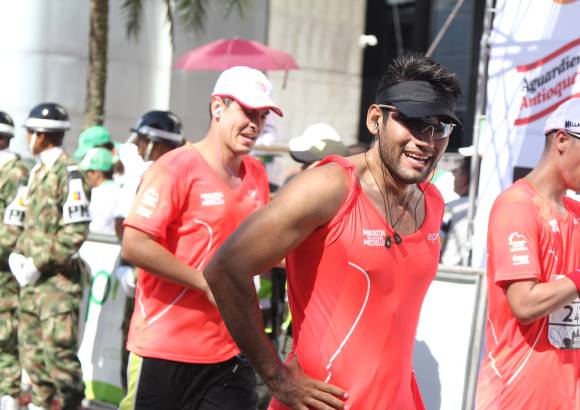 Esteban Jaramillo y Sebastián Salazar - Más de 10 mil competidores se dieron cita en esta histórica cita deportiva que se corría en las modalidades de 5, 10, 21 y 42 kilómetros.