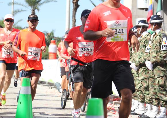 Esteban Jaramillo y Sebastián Salazar - Más de 10 mil competidores se dieron cita en esta histórica cita deportiva que se corría en las modalidades de 5, 10, 21 y 42 kilómetros.