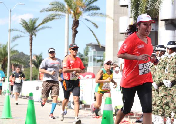 Esteban Jaramillo y Sebastián Salazar - Más de 10 mil competidores se dieron cita en esta histórica cita deportiva que se corría en las modalidades de 5, 10, 21 y 42 kilómetros.