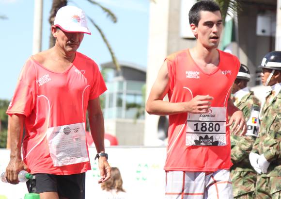 Esteban Jaramillo y Sebastián Salazar - Más de 10 mil competidores se dieron cita en esta histórica cita deportiva que se corría en las modalidades de 5, 10, 21 y 42 kilómetros.