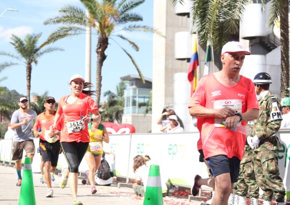 Esteban Jaramillo y Sebastián Salazar - Más de 10 mil competidores se dieron cita en esta histórica cita deportiva que se corría en las modalidades de 5, 10, 21 y 42 kilómetros.