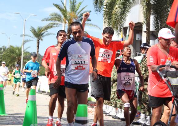 Esteban Jaramillo y Sebastián Salazar - Más de 10 mil competidores se dieron cita en esta histórica cita deportiva que se corría en las modalidades de 5, 10, 21 y 42 kilómetros.