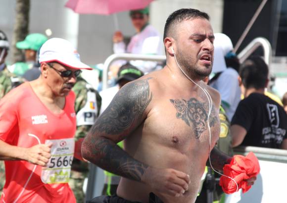 Esteban Jaramillo y Sebastián Salazar - Más de 10 mil competidores se dieron cita en esta histórica cita deportiva que se corría en las modalidades de 5, 10, 21 y 42 kilómetros.