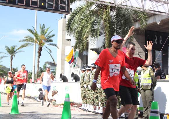 Esteban Jaramillo y Sebastián Salazar - Más de 10 mil competidores se dieron cita en esta histórica cita deportiva que se corría en las modalidades de 5, 10, 21 y 42 kilómetros.