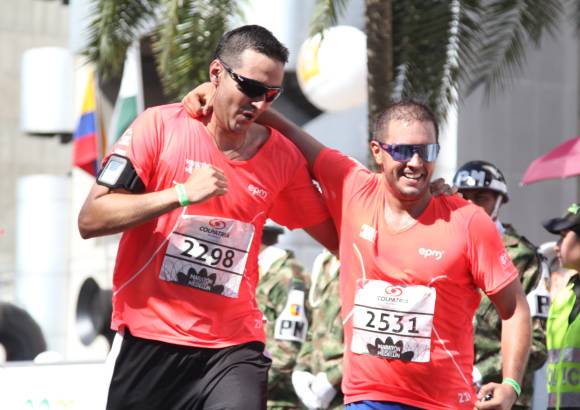 Esteban Jaramillo y Sebastián Salazar - Más de 10 mil competidores se dieron cita en esta histórica cita deportiva que se corría en las modalidades de 5, 10, 21 y 42 kilómetros.