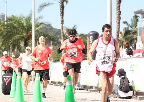 Esteban Jaramillo y Sebastián Salazar - Más de 10 mil competidores se dieron cita en esta histórica cita deportiva que se corría en las modalidades de 5, 10, 21 y 42 kilómetros.
