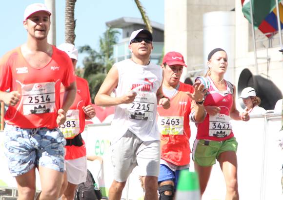 Esteban Jaramillo y Sebastián Salazar - Más de 10 mil competidores se dieron cita en esta histórica cita deportiva que se corría en las modalidades de 5, 10, 21 y 42 kilómetros.