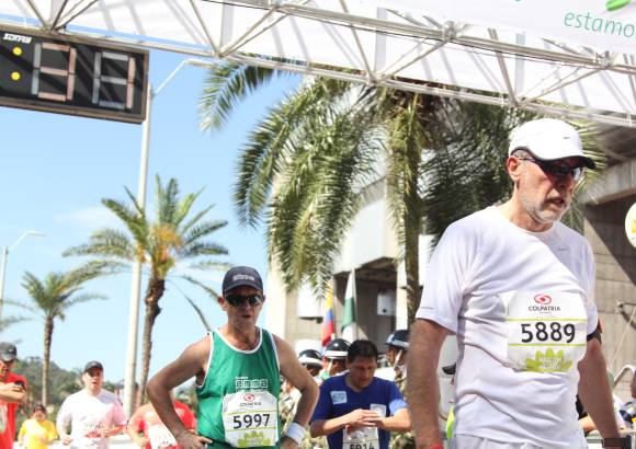 Esteban Jaramillo y Sebastián Salazar - Más de 10 mil competidores se dieron cita en esta histórica cita deportiva que se corría en las modalidades de 5, 10, 21 y 42 kilómetros.