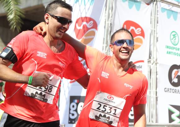 Esteban Jaramillo y Sebastián Salazar - Más de 10 mil competidores se dieron cita en esta histórica cita deportiva que se corría en las modalidades de 5, 10, 21 y 42 kilómetros.